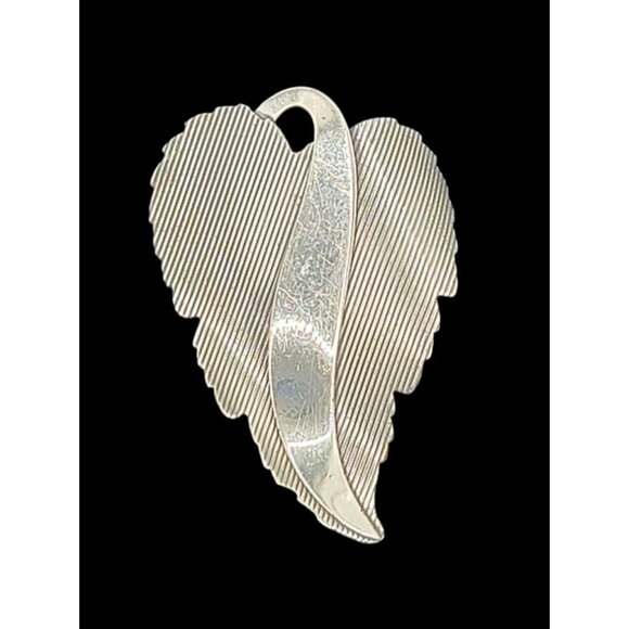 DANECRAFT STERLING Silver Plated Grape Leaf Textured Pin Brooch - Picture 1 of 6